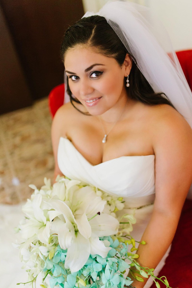 Bride getting ready at Cancun.