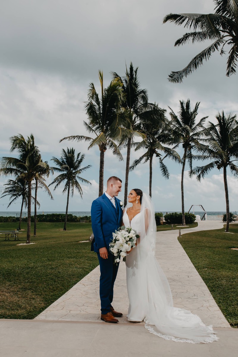 Newlywed couple at Dreams Jade.