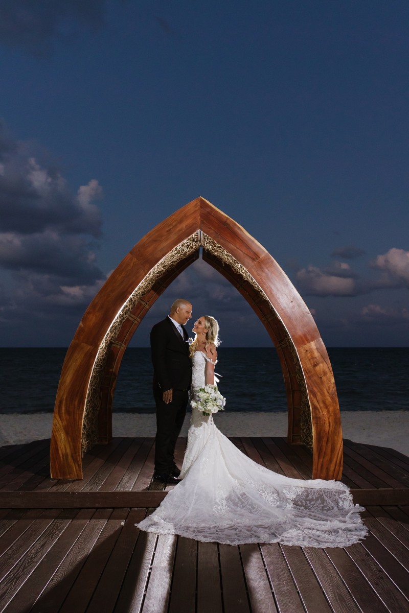 Newlywed couple at Hyatt Dreams Natura Newlywed couple at Hyatt Dreams Natura.