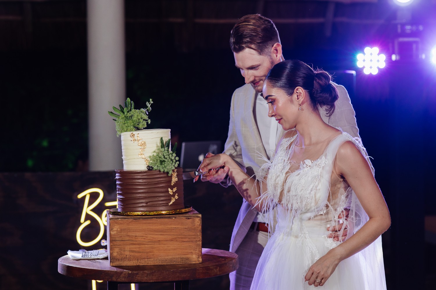 Bride and groom at Jardin Del Mar.
