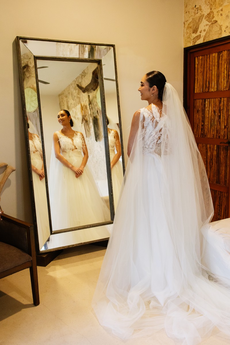 Bride portrait at Jardin Del Mar.