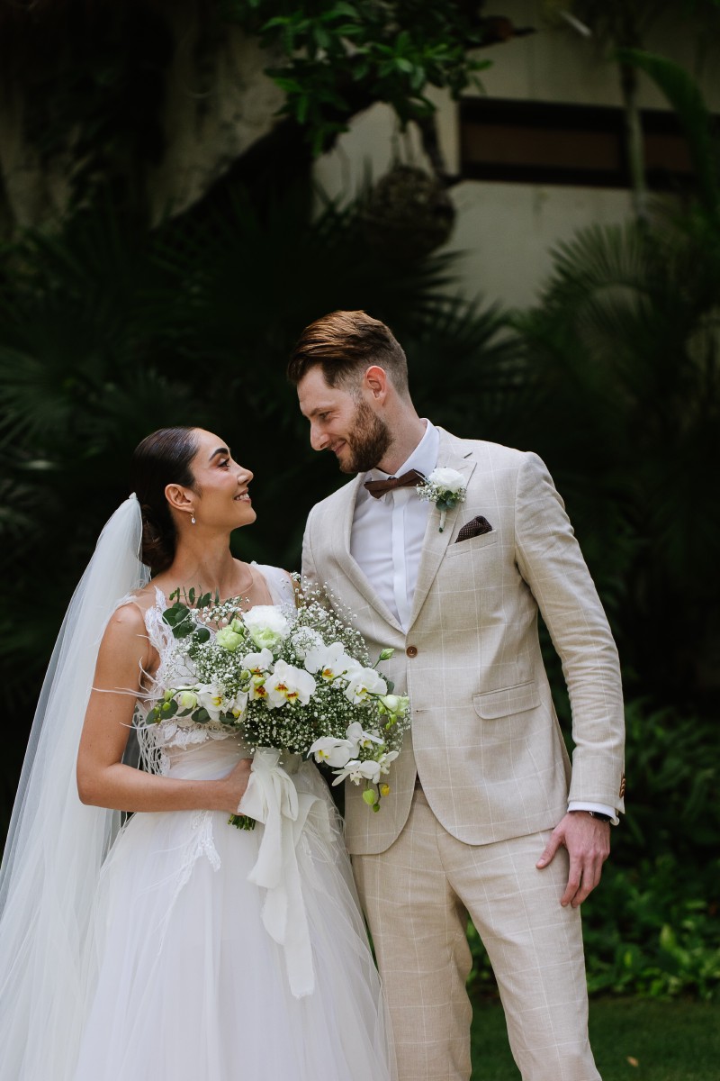 Bride portrait at Jardin Del Mar.