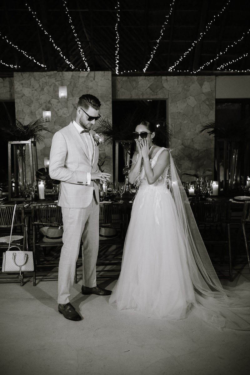 Newlywed couple at Jardin Del Mar.