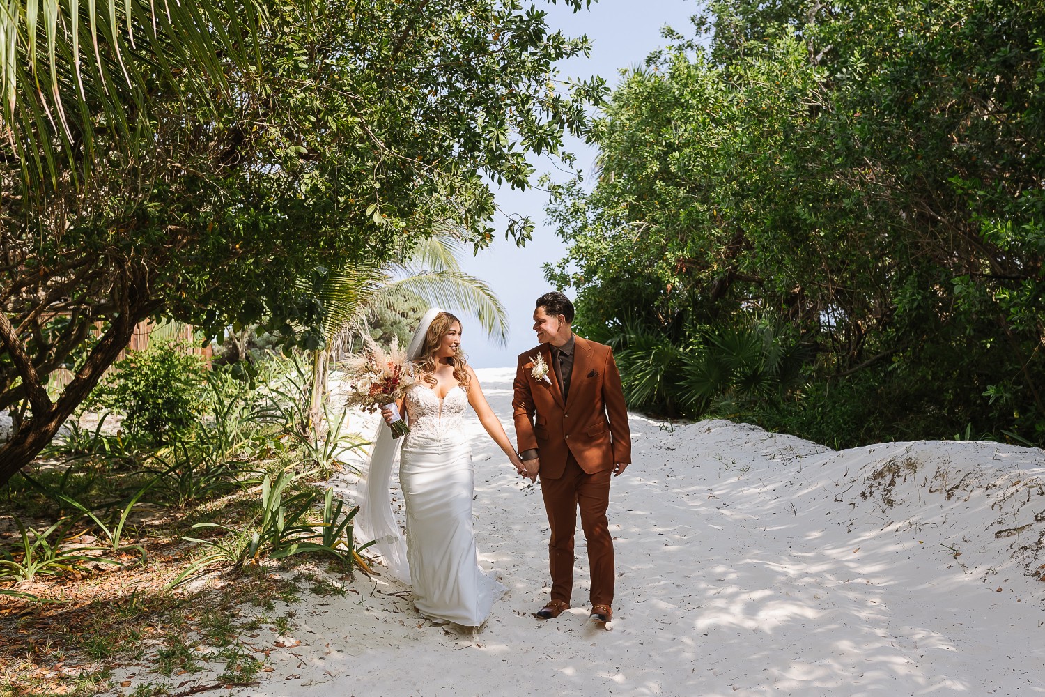 Bride and groom at Jardin Del Mar Bride and groom at Jardin Del Mar.