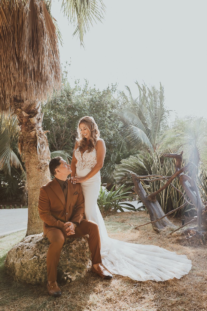 Newlywed couple at Jardin Del Mar Newlywed couple at Jardin Del Mar.