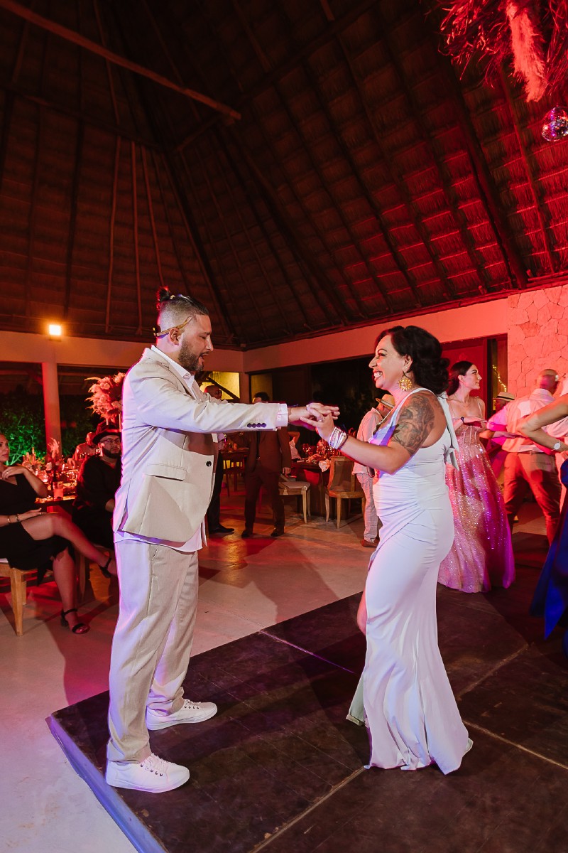 Bride and Groom at Jardin Del Mar Bride and Groom at Jardin Del Mar.