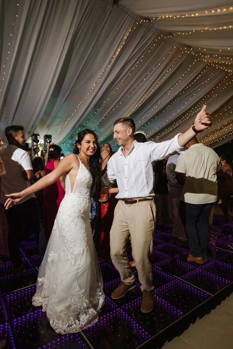 Newlywed couple at Ocean Weddings Cancun.