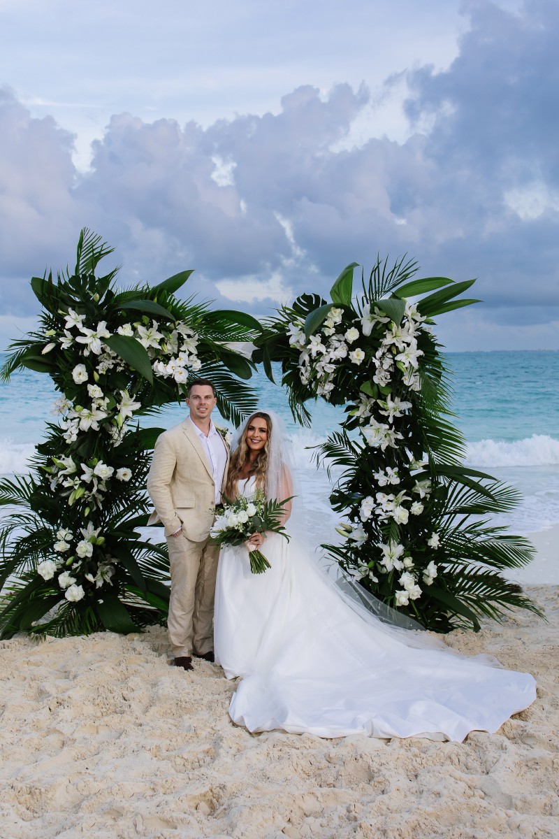 Bride getting ready at Punta Blanca.