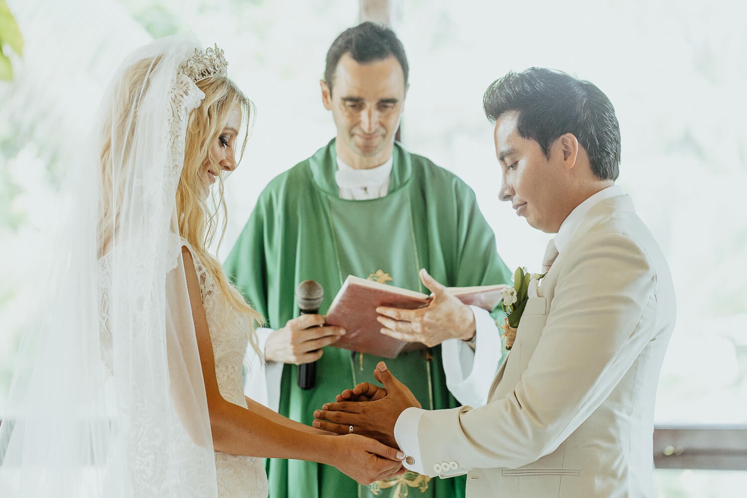 Bridal portrait at SMK Club De Playa.