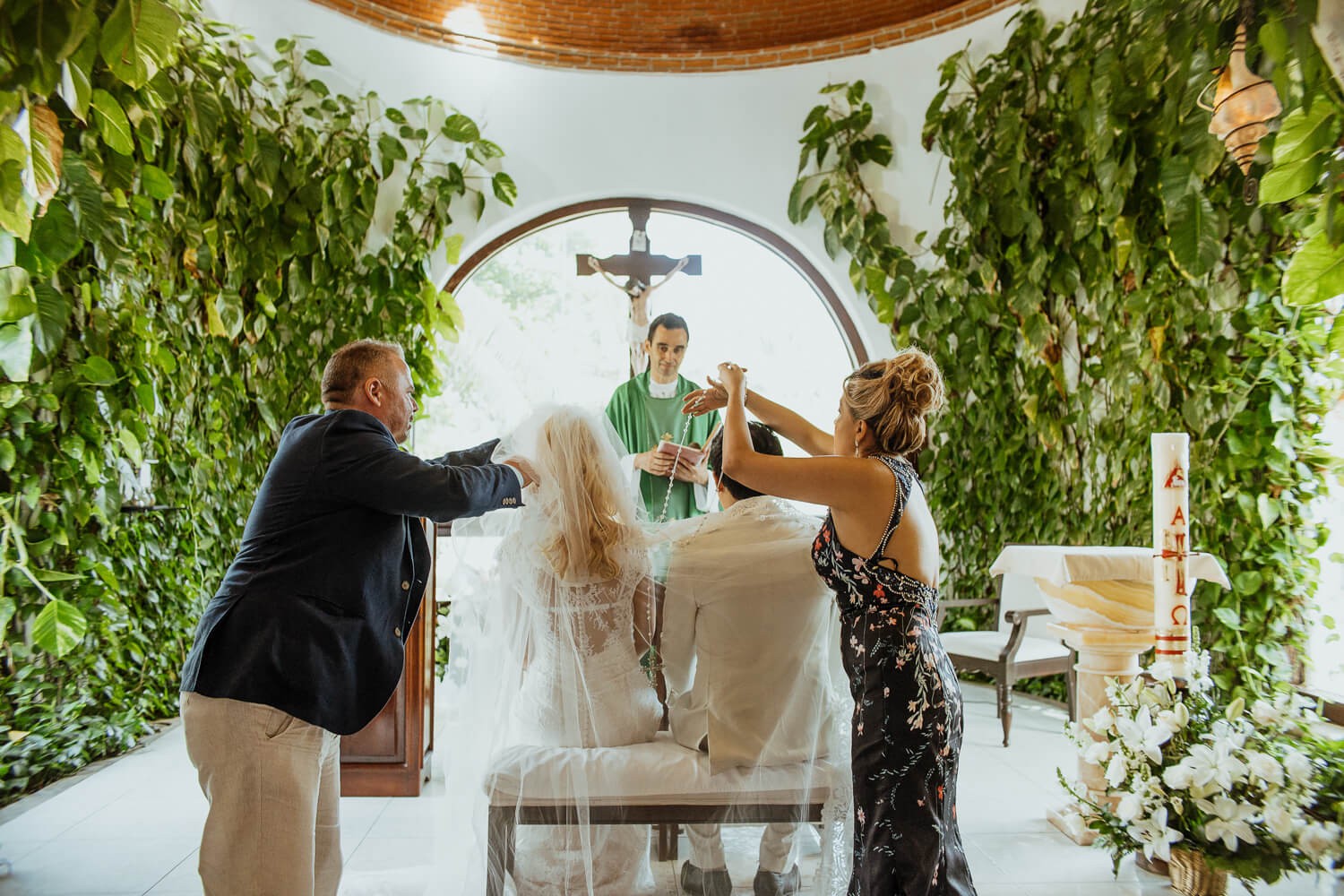 Bride and groom at SMK Club De Playa.