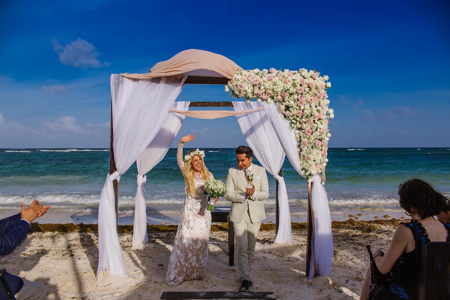Bride getting ready at SMK Club De Playa.