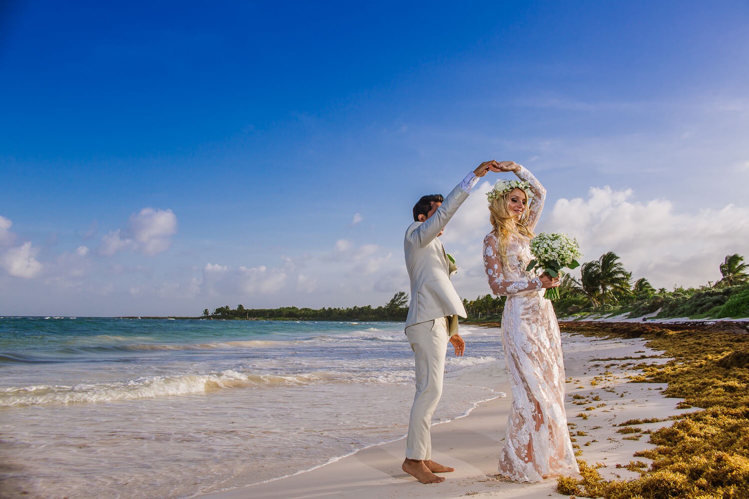 Wedding ceremony at SMK Club De Playa.