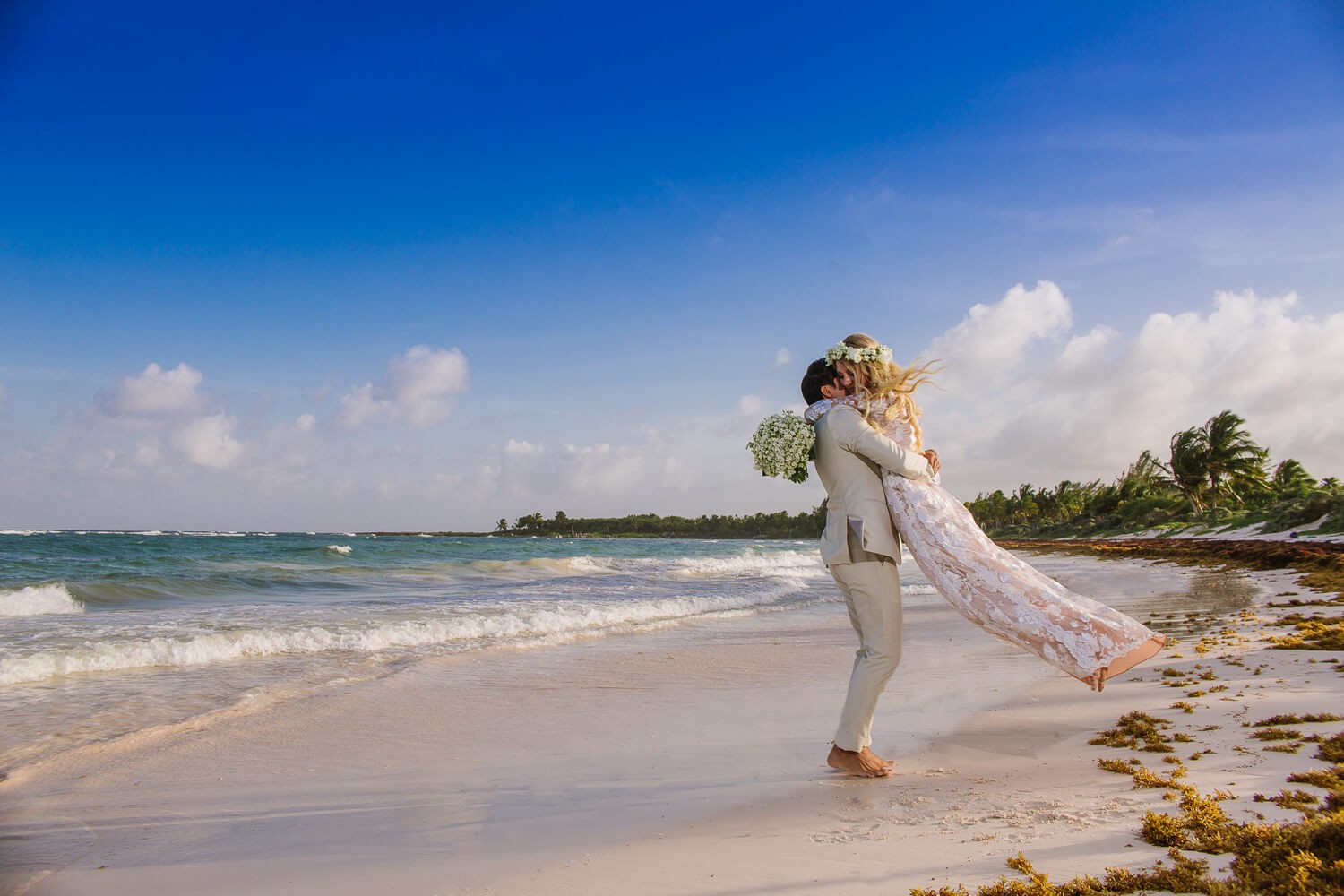 Wedding photos at SMK Club De Playa.
