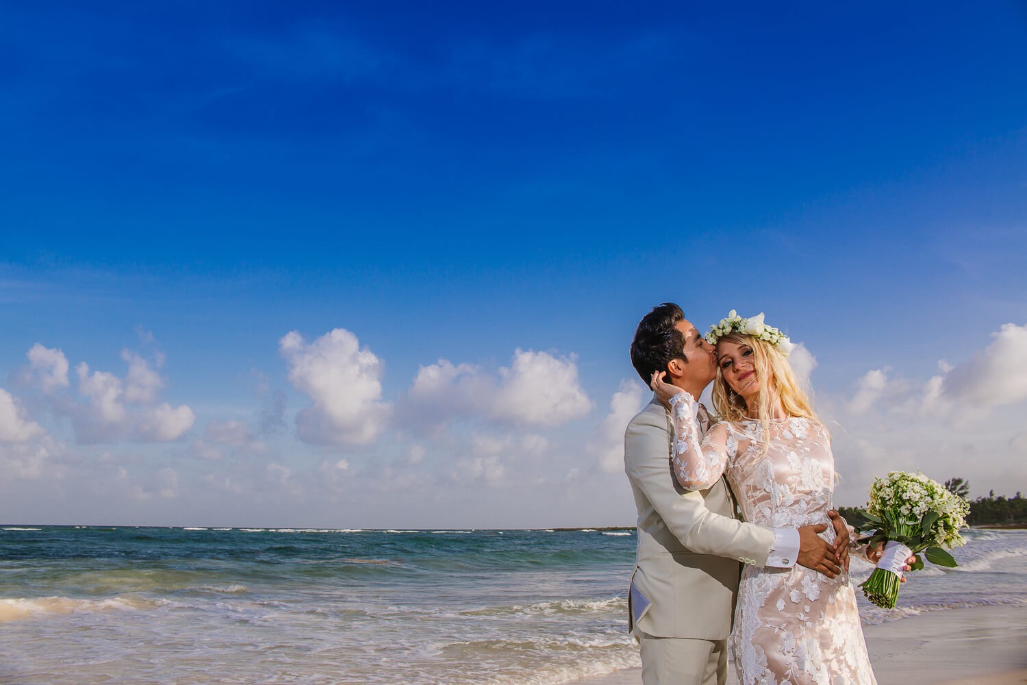 Bridal portrait at SMK Club De Playa.
