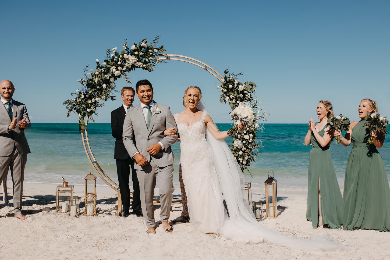 Wedding photos at Villa Isla Blanca.