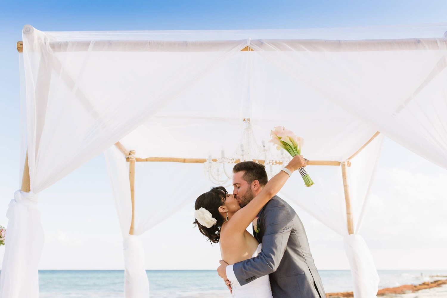 Bride getting ready at %!s(<nil>).