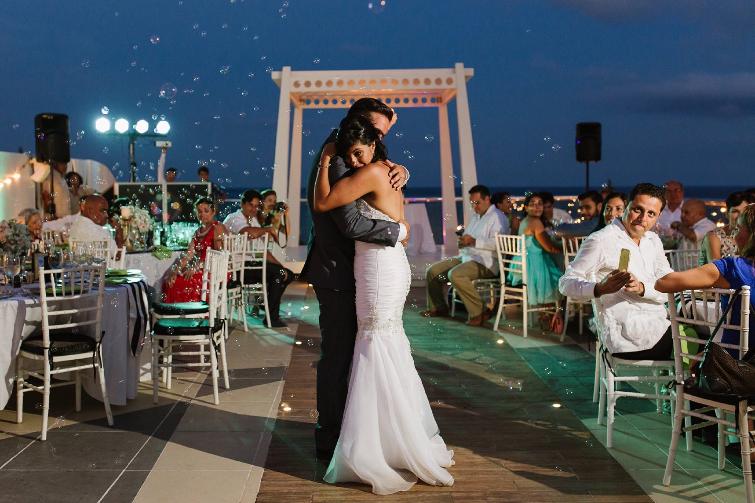 Bride getting ready at %!s(<nil>).