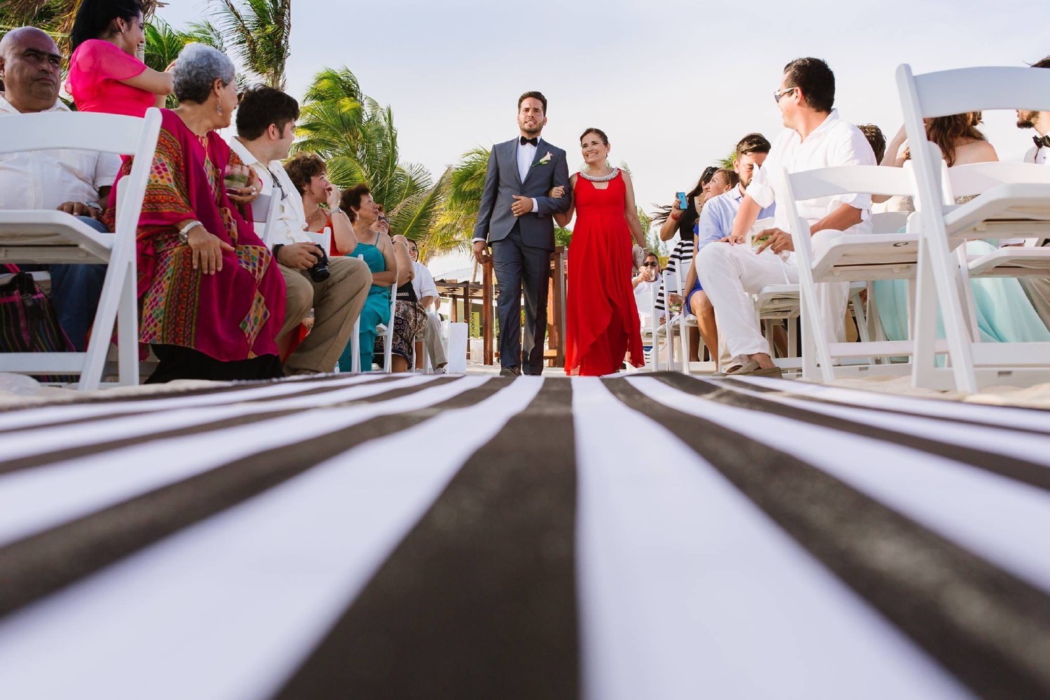 Bride getting ready at %!s(<nil>).
