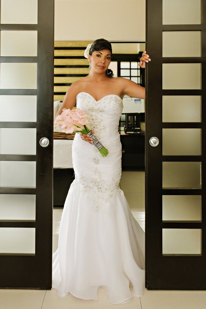 Bride portrait at %!s(<nil>).