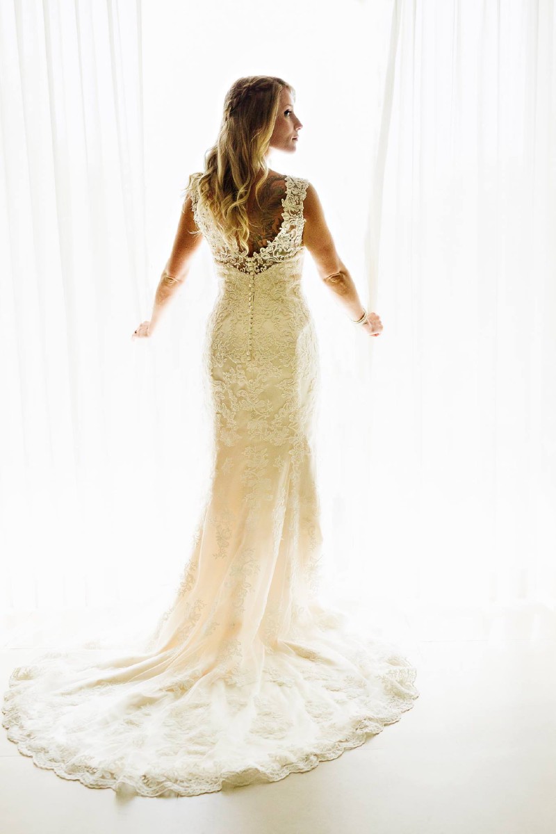 Bride getting ready at %!s(<nil>).