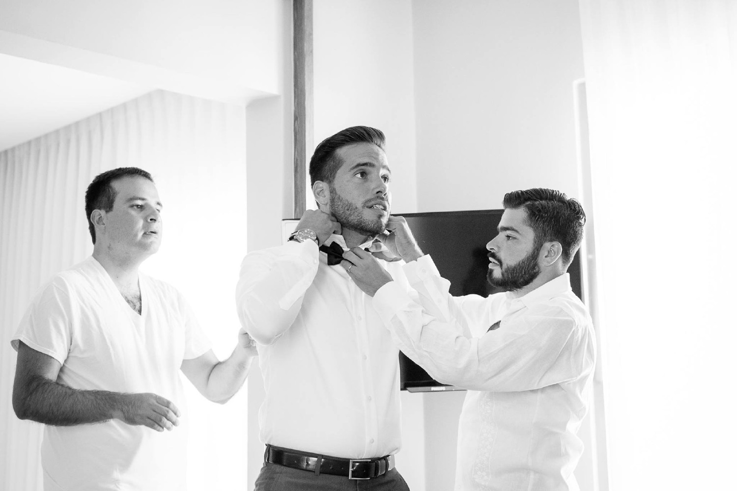 Bride getting ready at %!s(<nil>).