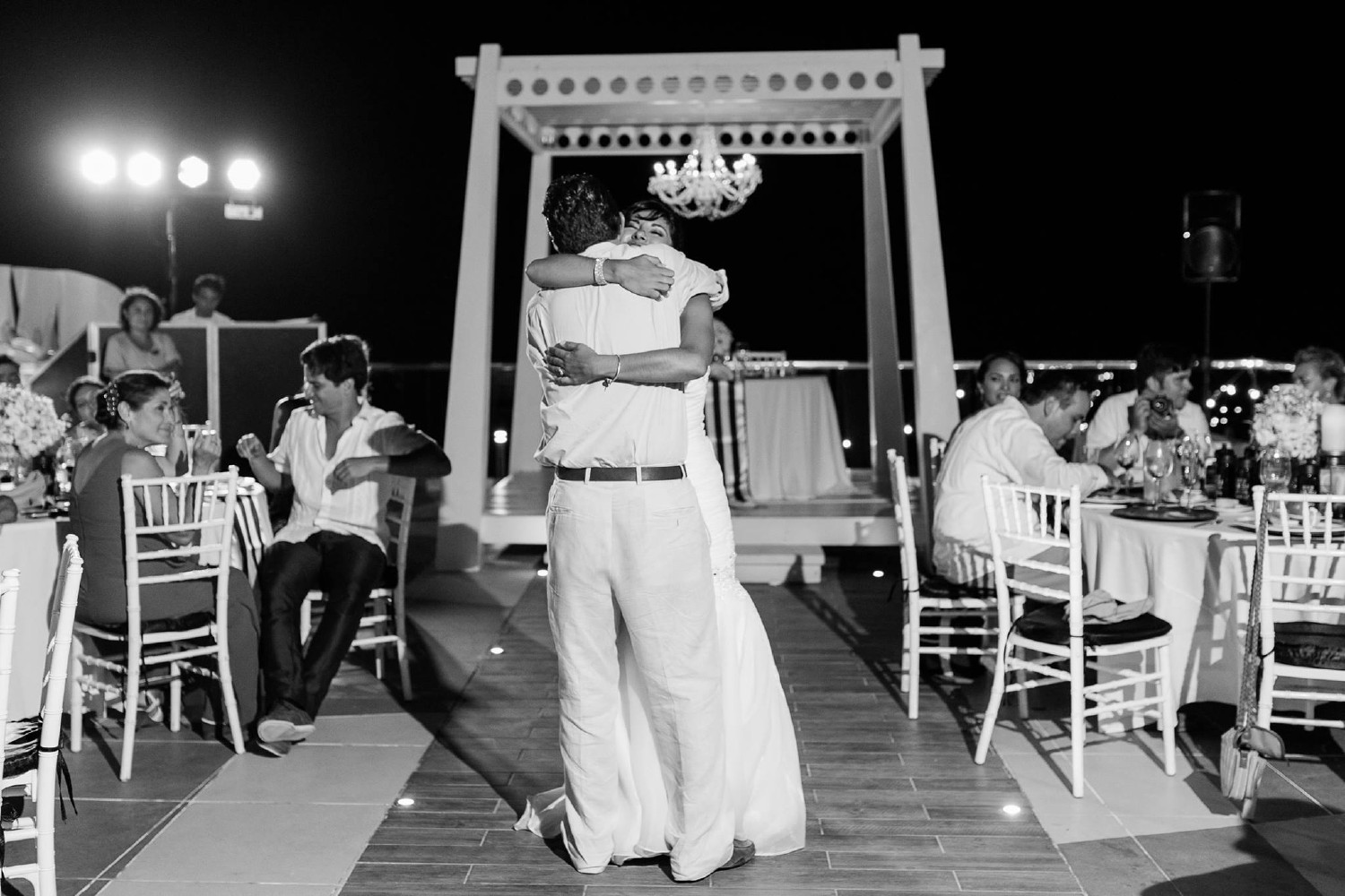 Bride getting ready at %!s(<nil>).